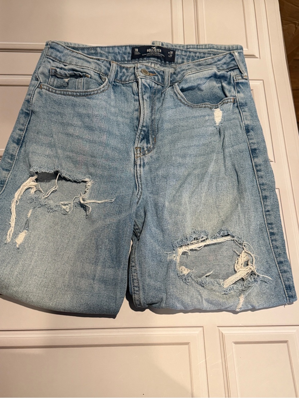 Hollister Women’s Light Wash Ripped Denim Jeans